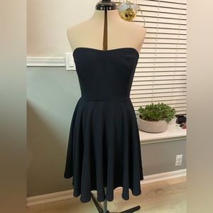 Vineyard Vines Black mini dress; size 8